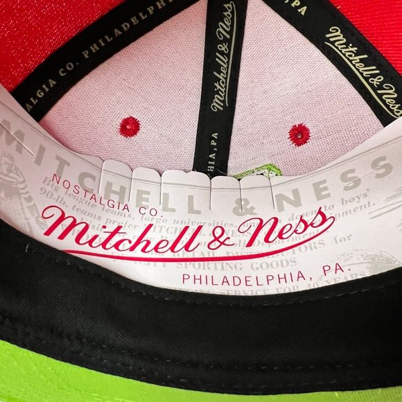 New Brooklyn Nets Mitchell & Ness Hat Reverse Grinch Team Snapback HWC Red Cap - Picture 15 of 16